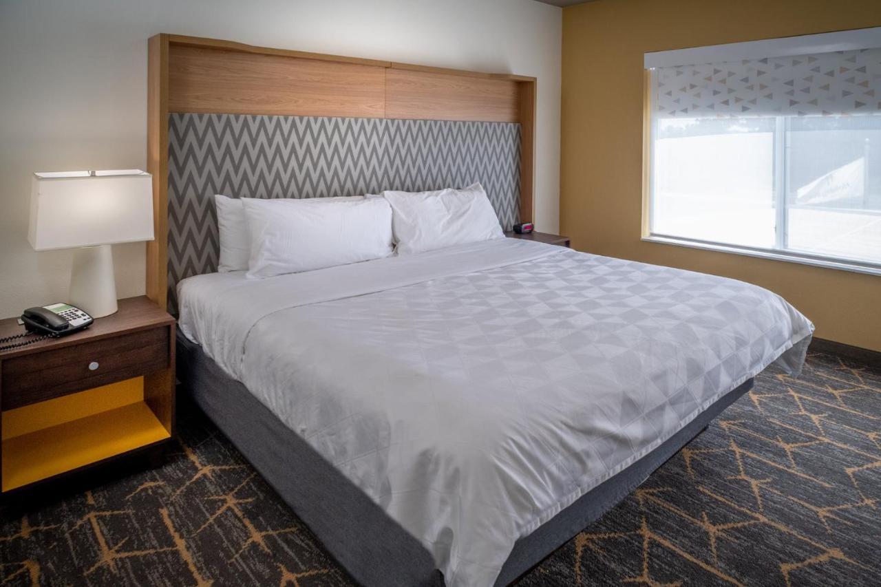 & By Ihg Beckley